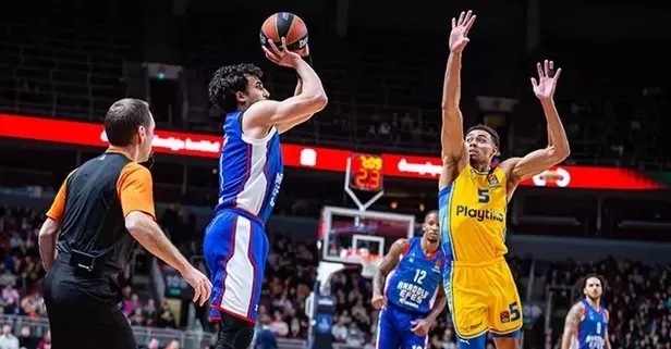 Anadolu Efes seriye bağladı! Temsilcimiz Maccabi karşısında farka gitti!