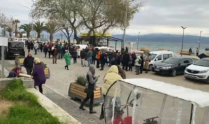 marmarada-3-dakika-arayla-51-ve-45lik-iki-deprem-bursa-istanbul-yalova-kocaeli-panik-anlari-kamerada-1701678055279.jpeg Marmara'da 3 dakika arayla 5.1 ve 4.5'lik iki deprem! Bursa, İstanbul, Yalova, Kocaeli... Panik anları kamerada-5