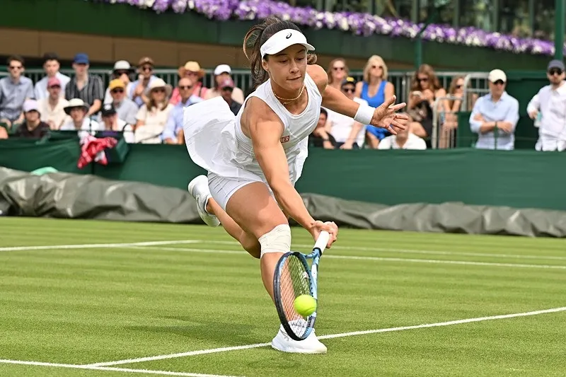 zeynep-sonmez-wimbledonda-2-tura-yukseldi-iste-siradaki-rakibi-1782755333686.jpeg Zeynep Sönmez Wimbledon’da 2. tura yükseldi: Ann Li maçının setleri ve sıradaki rakibi-5