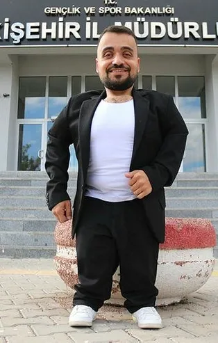 Umutlar kırılmaz! Cam kemik hastası Burak Sakçı, Başkan Erdoğan’a kitabını hediye ederek hayalini gerçekleştirdi