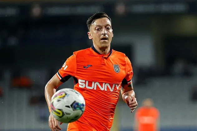 Mesut Özil geri döndü! 154 gün sonra