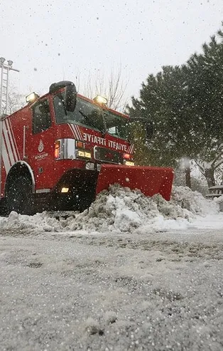 CHP'li İBB karla mücadelede kullanılabilecek onlarca aracı İstanbul İtfaiyesi envanterinde çürümeye terk etti