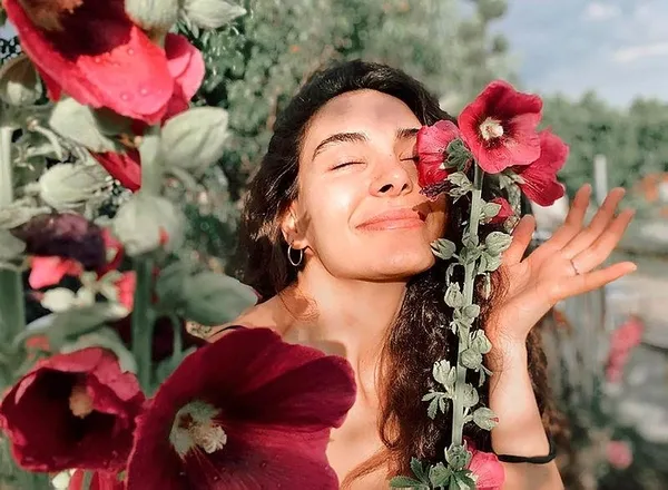 hercainin-reyyani-ebru-sahin-hakkinda-cikan-ask-dedikodularina-ates-puskurdu-1593372877203.jpeg Hercai'nin Reyyan'ı Ebru Şahin hakkında çıkan aşk dedikodularına ateş püskürdü-2