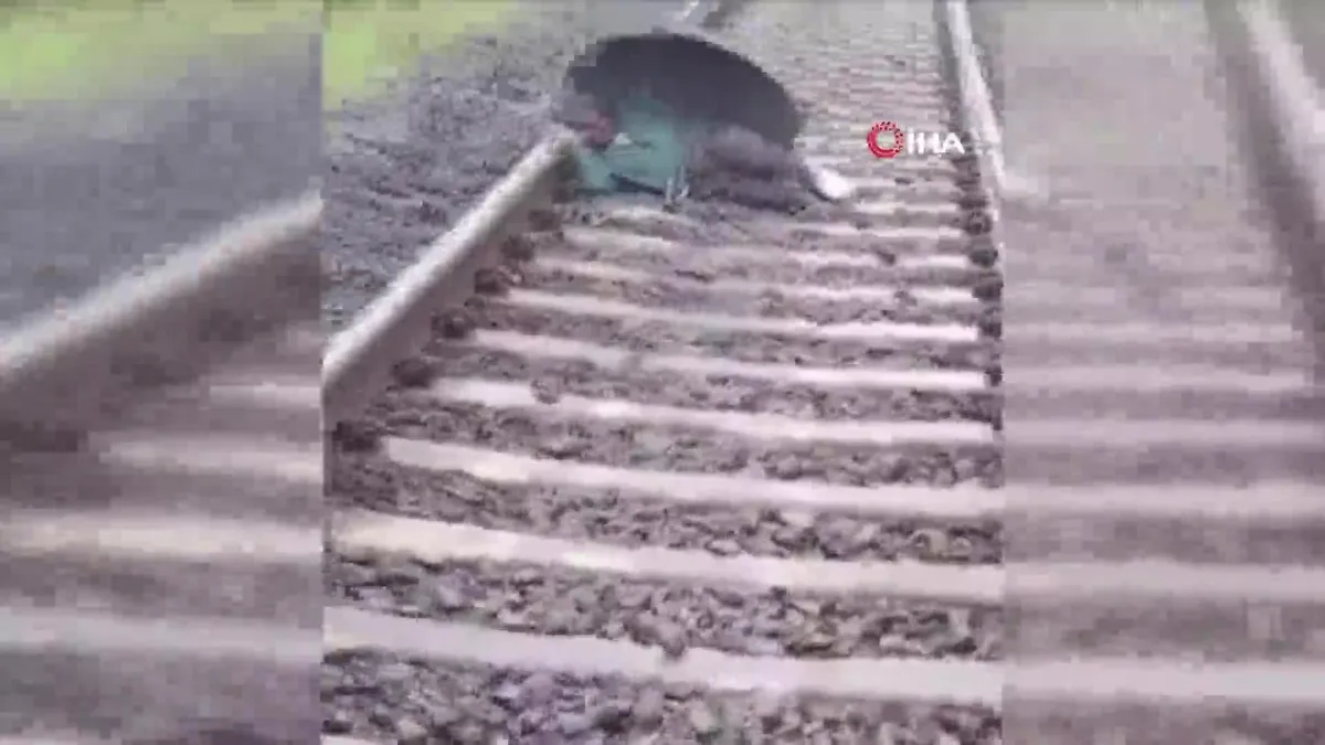 Canı hiçe sayarak raylarda uyudu! Makinistin dikkati sayesinde ölümden döndü
