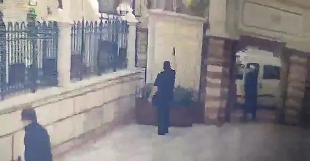 Fatih’te cami avlusuna gelen bir kişi silahla havaya ateş açtı: Polis her yerde arıyor