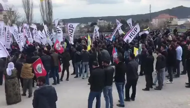 HDP’ye Diyarbakır 'da soğuk duş! Boş meydana konuştular...