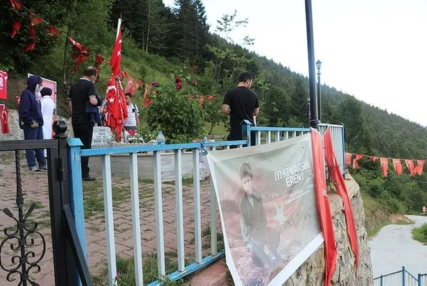 Eren Bülbül şehadetinin üçüncü yılında anılıyor! Türk bayraklı kabri hiç ziyaretçisiz kalmıyor-3