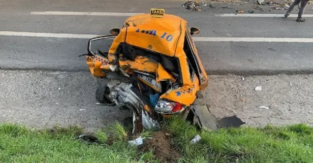 SON DAKİKA: Gaziosmanpaşa'da feci kaza! TIR taksiye çarptı: 1 ağır yaralı