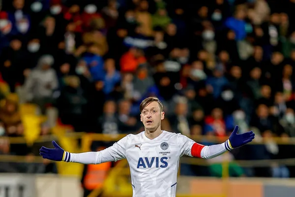 fenerbahce-haberleri-mesut-feneri-takibi-birakti-1655712006121.jpg Fenerbahçe haberleri: Mesut Fener'i takibi bıraktı!-2