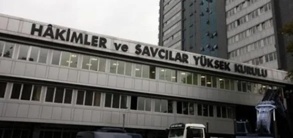 HSYK 2. Dairesi FETÖ/PDY ile bağlantısı tespit edilen 227 hakim ve savcıyı daha meslekten ihraç etti. Meslekten ihraç edilen hakim ve savcı sayısı toplam 3 bin 886 oldu.