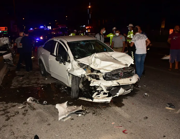 İzmir’de gece saatlerinde feci kaza