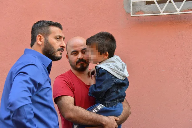 1573802675939.jpg Terk ettiği kocası boşanma davası açınca çatıya çıktı-2