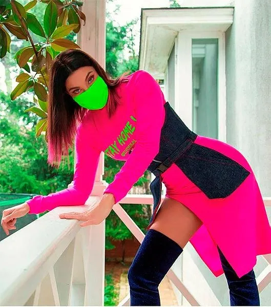 Virüs Deniz Akkaya'nın ciğerlerine indi: Deniz Akkaya'nın tasarım maskeleri işe yaramadı-13