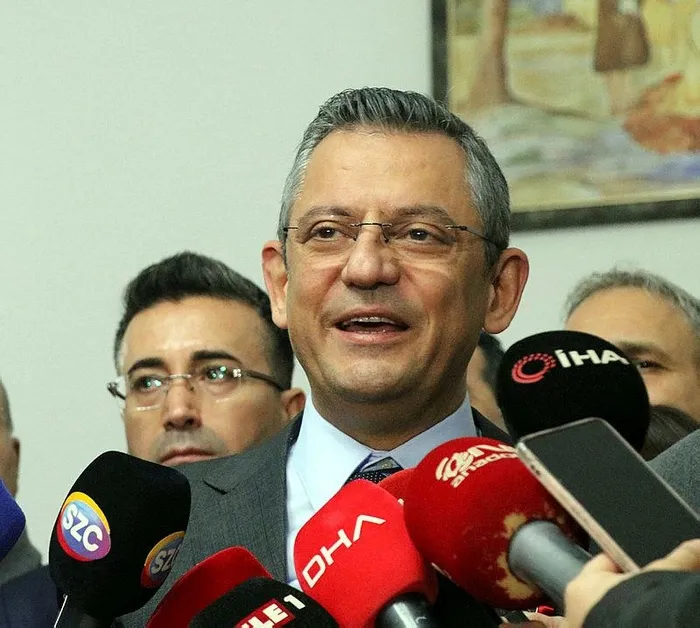 chpde-ozgur-ozel-ekrem-imamoglu-gerilimi-tirmaniyor-pm-karisti-izmirde-buyuk-sikinti-var-ozgur-ozel-izmirden-m-1703343206885.jpeg CHP'de Özgür Özel-Ekrem İmamoğlu gerilimi tırmanıyor! PM karıştı: İzmir'de büyük sıkıntı var | Özgür Özel İzmir'den mesaj verdi-4