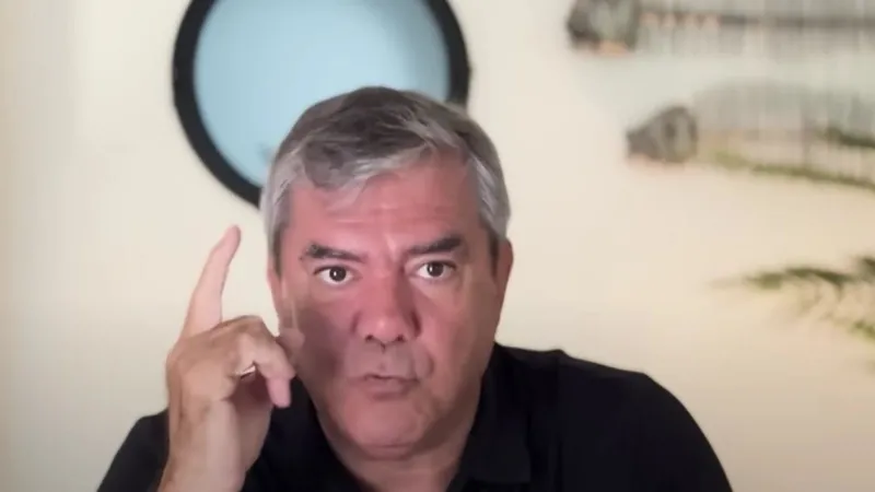 chpde-kirmizi-kart-kaosu-ortalik-fena-karisti-1736519380676.jpeg CHP yandaşı Yılmaz Özdil (Ekran görüntüsü)