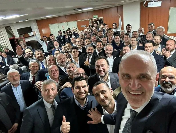 istanbul-ticaret-odasinda-meslek-komitesi-secimleri-sekib-avdagic-195-meclis-uyesi-ile-acik-ara-kazandik-1668013789572.jpeg İstanbul Ticaret Odası'nda Meslek Komitesi seçimleri! Şekib Avdagiç: 195 meclis üyesi ile açık ara kazandık-2