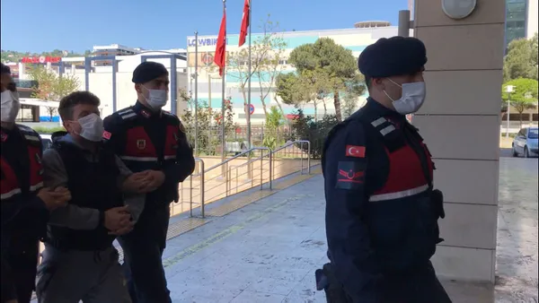4-yil-once-cinsel-saldiri-sonrasi-basi-tasla-ezilerek-oldurulen-pinar-kaynak-cinayetinde-katil-zanlisi-yakalandi-1620811024930.jpg 4 yıl önce cinsel saldırı sonrası başı taşla ezilerek öldürülen Pınar Kaynak cinayetinde katil zanlısı yakalandı-4