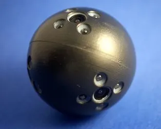 Bu top her şeyi yakalıyor!