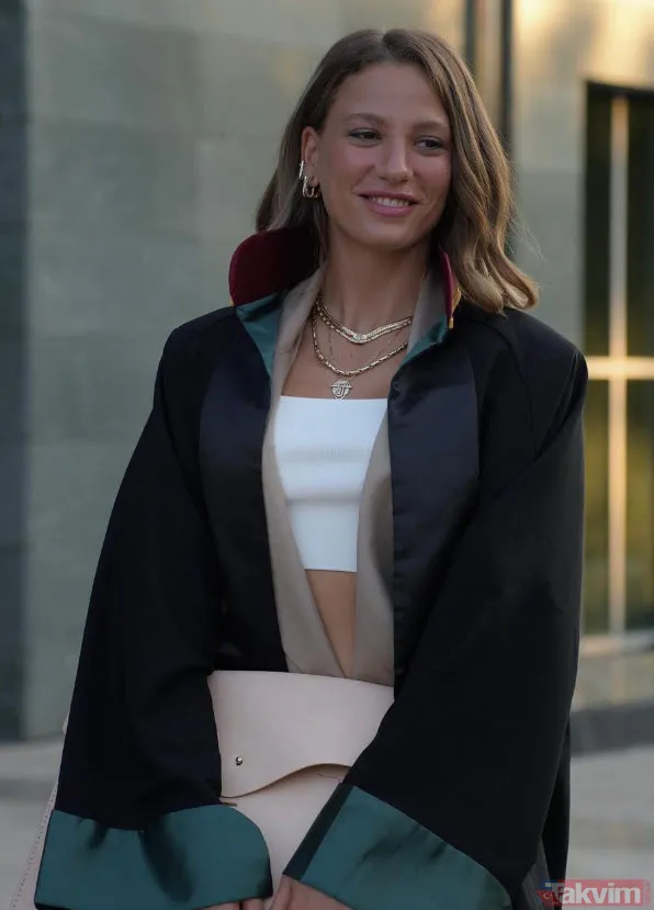 Serenay Sarıkaya gerçekten kestirmiş! Mini taytıyla spor yaptığı anları paylaşan Serenay Sarıkaya'yı görenler inanamadı - 8