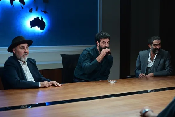 cezayiri-endiselendiren-olay-iste-ben-bu-cihana-sigmazamin-38-bolumunden-ipuclari-1695629342988.jpg Cezayir’i endişelendiren olay! İşte Ben Bu Cihana Sığmazam’ın 38. bölümünden ipuçları...-6