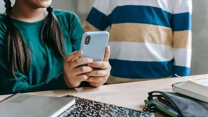 cekyada-okullarda-cep-telefonu-yasaklaniyor-1784413961624.jpeg Çekya'da okullarda cep telefonu yasaklanıyor! İşte yeni yasa tasarısının detayları-3