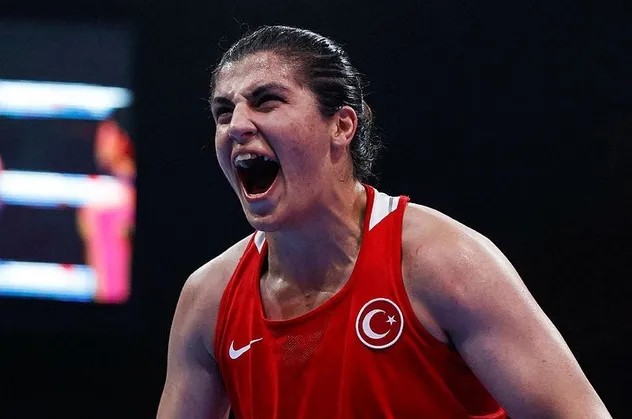 Altın kızlar tarih yazdı! Buse Naz Çakıroğlu, Hatice Akbaş, Busenaz Sürmeneli ve Şennur Demir altın madalya kazandı