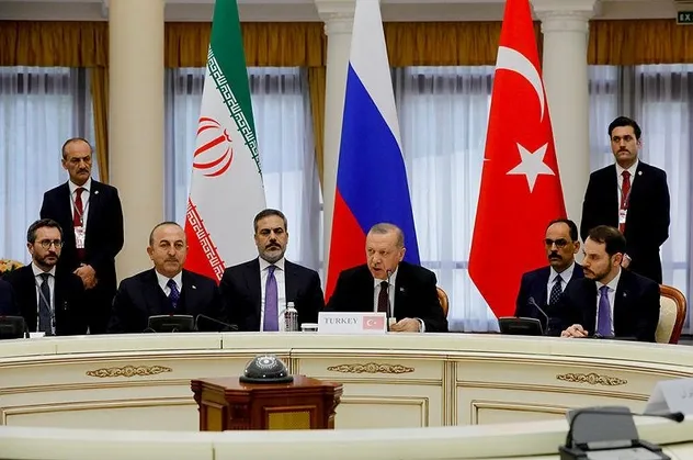 Bakan Albayrak'tan Soçi Zirvesi paylaşımı: Türkiye büyük bir sorumluluk ortaya koydu...