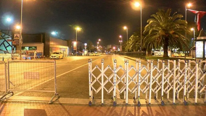 İstanbul'da 29 Ekim kutlamaları nedeniyle bazı yollar trafiğe kapatıldı-3
