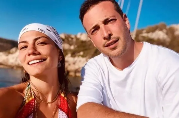 bekarlik-demet-ozdemire-yaradi-yikilmadim-ayaktayim-1685734145738.jpeg Yunanistan’da tatil yapan Demet Özdemir'e bekarlık yaradı: Yıkılmadım ayaktayım!-2