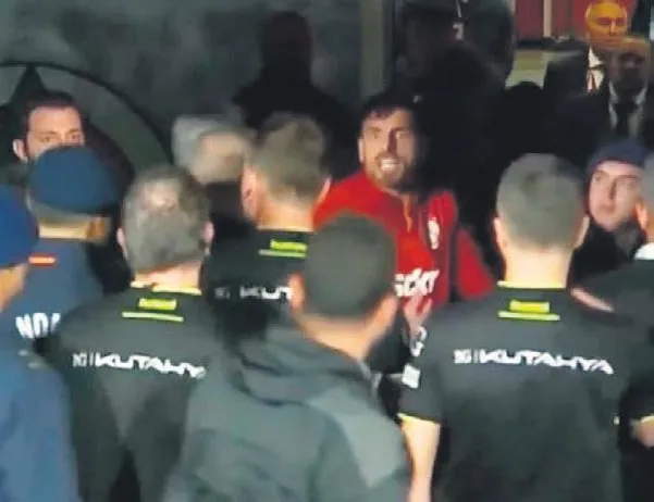 İlk yarı sona erdi ortalık karıştı!