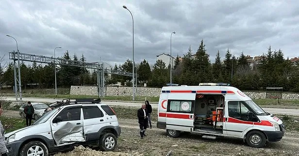 Kütahya’da feci kaza: 2 otomobilin çarpıştığı kazada 7 kişi yaralı