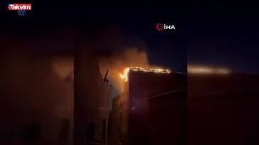 Küçükçekmece’de korkutan çatı yangını