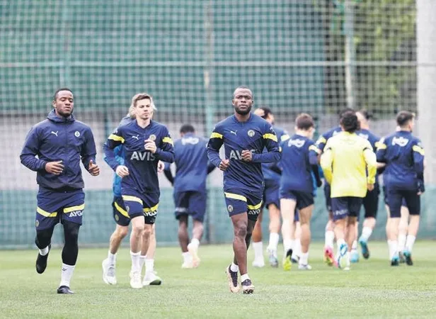 400-milyonluk-cilginlik-lionel-messi-suudi-arabistan-kulubu-al-hilalle-mi-transfer-oluyor-1683679608677.jpeg 400 milyonluk çılgınlık! Lionel Messi, Suudi Arabistan kulübü Al-Hilal'le mi transfer oluyor?-8