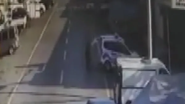 basaksehirde-2-cirak-tamir-icin-birakilan-polis-araciyla-sanayiyi-birbirine-katti-1622703272702.jpg Başakşehir'de 2 çırak tamir için bırakılan polis aracıyla sanayiyi birbirine kattı-7