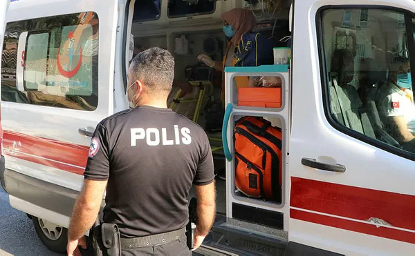 firinci-ile-borcunu-istedigi-musteriyle-yakinlarinin-odunlu-kavgasi-8-yarali-1598552192108.jpg Şanlıurfa’da fırıncı ile borçlu odunları kullanarak kavga etti: 8 yaralı-6