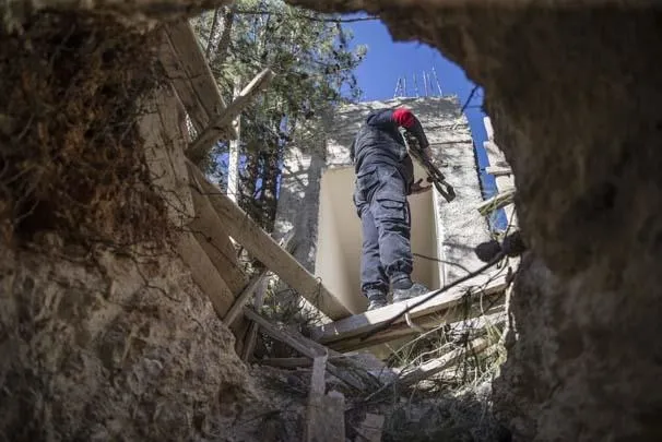 Afrin'de PYD/PKK'nın yerin 4 metre altında yaptığı tünel ağı bulundu-5