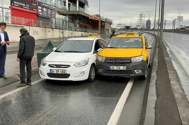 Boş yolu paylaşamayıp kaza yaptılar! İstanbul'da ilginç olay