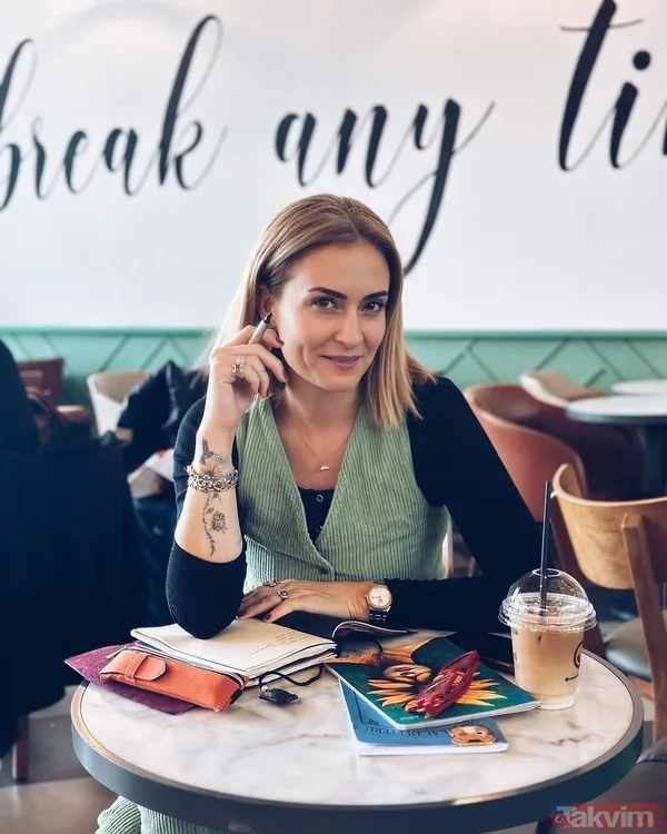 2 yıl sürmüş! 3 kez evlenen Ceyda Düvenci’nin ilk eşi Kurtlar Vadisi’nin yıldızı çıktı! Meğer Bülent Şakrak ve Engin Akgün’den önce... - 7