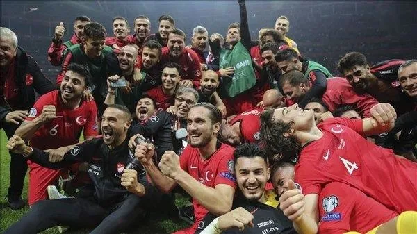 bizim-cocuklarin-euro-2020-sarkisi-mustafa-sandaldan-derya-ulug-irmak-arici-ve-eypio-da-eslik-etti-1623255314011.jpeg EURO 2020 yolunda 'Bizim Çocuklar'ın şarkısı Mustafa Sandal'dan! Derya Uluğ, Irmak Arıcı ve Eypio da eşlik etti-2