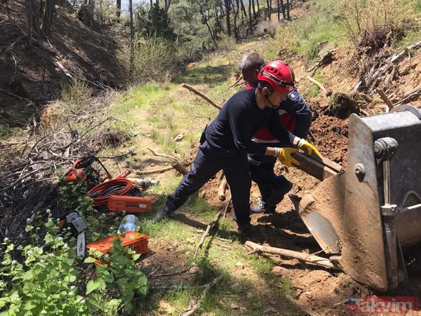 Balıkesir Edremit'te feci kaza! Devrilen odun yüklü traktörün altında kalan kişi yaşamını yitirdi - 5