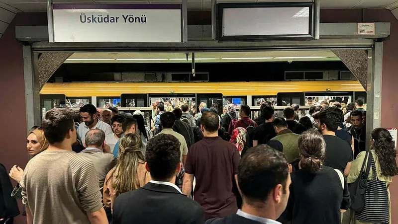 istanbulda-metro-cilesi-uskudar-samandira-metro-hattinda-seferler-72-saat-sonra-normale-dondu-1714019863425.jpeg