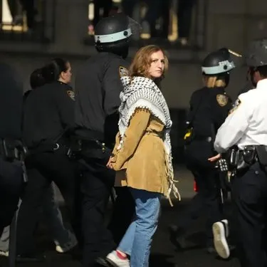 ABD intifadasına pranga! New York polisi Columbia Üniversitesi’ne baskın düzenledi: Çevik kuvvet ve kamyonlarla saldırdılar