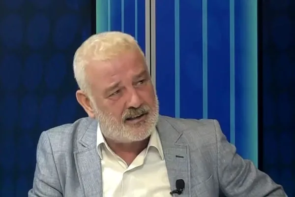 1641902292668.jpg FETÖ'nün gözde ismi Ali Tezel'e "silahlı terör örgütüne yardım etme" suçundan hapis cezası-2