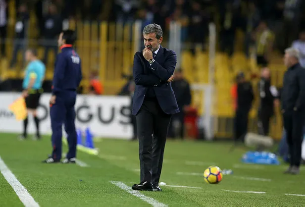 Futbolcular Aykut Kocaman'a kazan kaldırdı-3