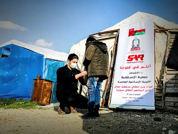 suriyedeki-cadir-kentlerde-yasayan-cocuklar-usumesin-diye-mont-yardimi-yapildi-1613405792526.jpg Suriye'deki çadır kentlerde yaşayan çocuklar üşümesin diye mont yardımı yapıldı-2