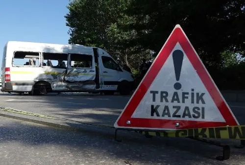 İşçi servisi ile otomobilin çarpıştığı kaza can aldı