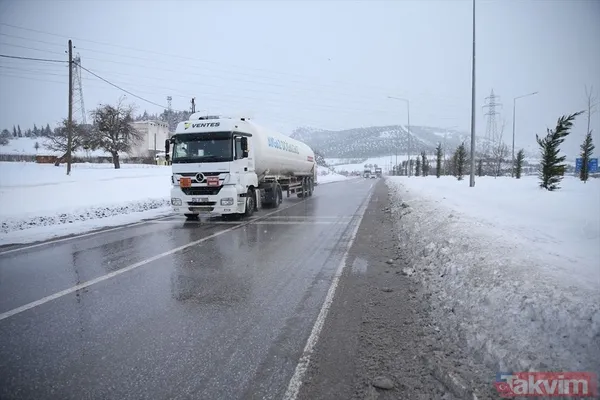 SON DAKİKA: Kar sonrası kaza trafiği kilitledi! Bursa-İzmir yolunda 10 kilometrelik araç kuyruğu - 12
