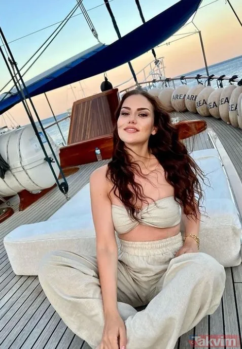 Fahriye Evcen eşi Burak Özçivit ve oğlu Karan'la denizin içinden paylaştı sosyal medya onları konuştu: "Babasının hık demiş burnundan düşmüş" - 3