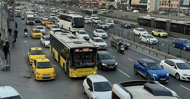 İstanbul’da yine aynı çile! Yeni yılın ilk mesai gününde trafik yoğunluğu