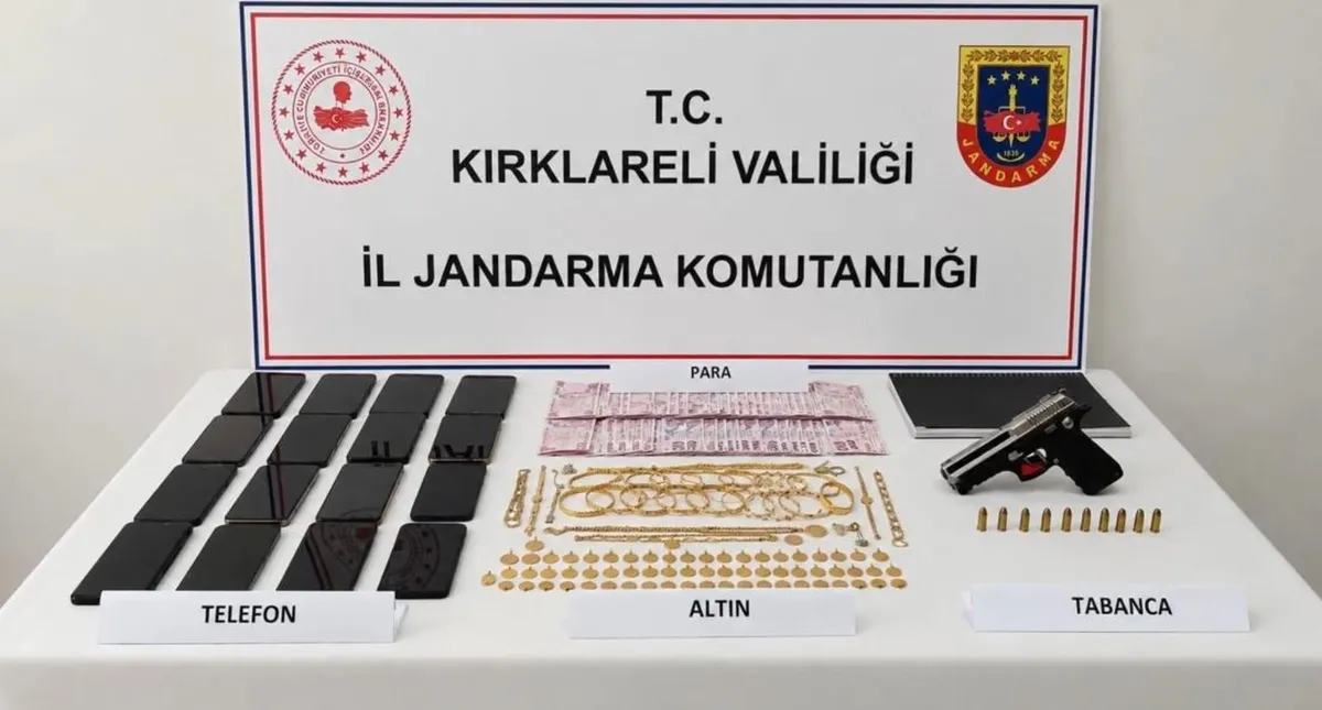 16-ilde-22-organize-suc-orgutune-dev-operasyon-228-gozalti-1783249467575.jpeg 16 ilde 22 organize suç örgütüne dev operasyon! 10 milyar para trafiği: 228 gözaltı-5